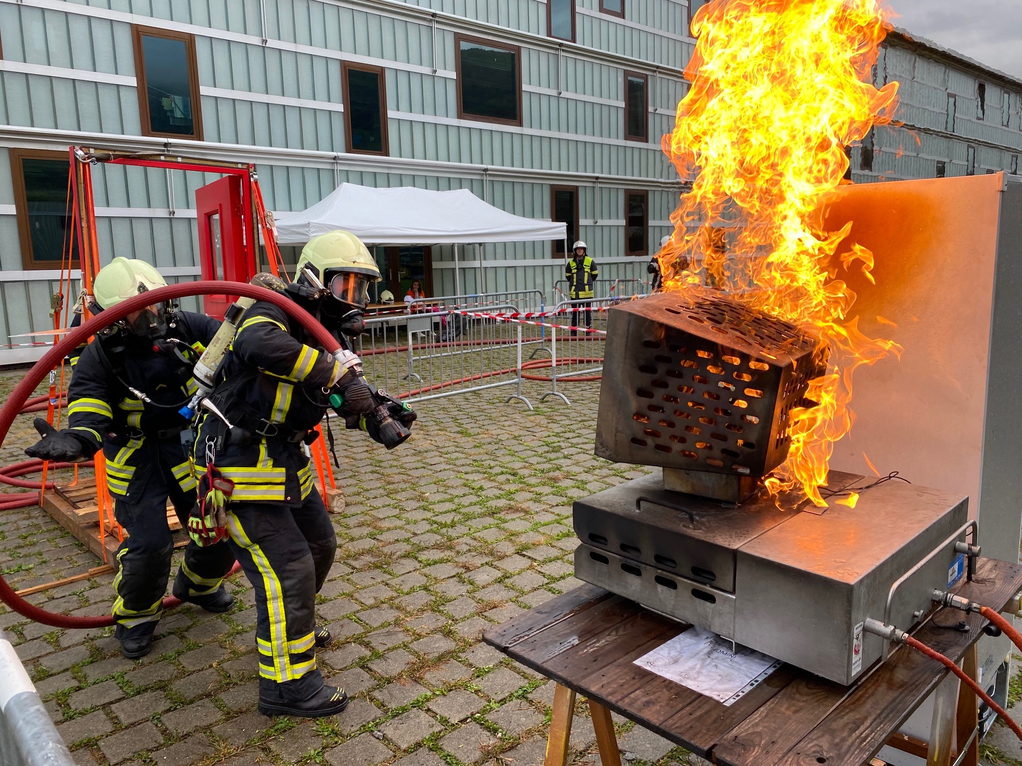 70 sapeurs-pompiers venus de toute la Romandie se sont affrontés samedi à Collombey-Muraz